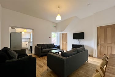 7 bed house, Harrison Place, Sandyford, Newcastle, NE21DE - Image 1
